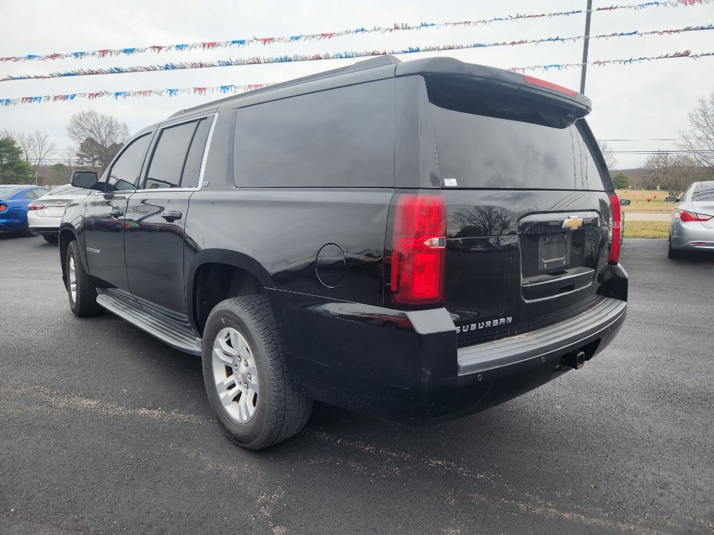 2016 Chevrolet Suburban Image 2