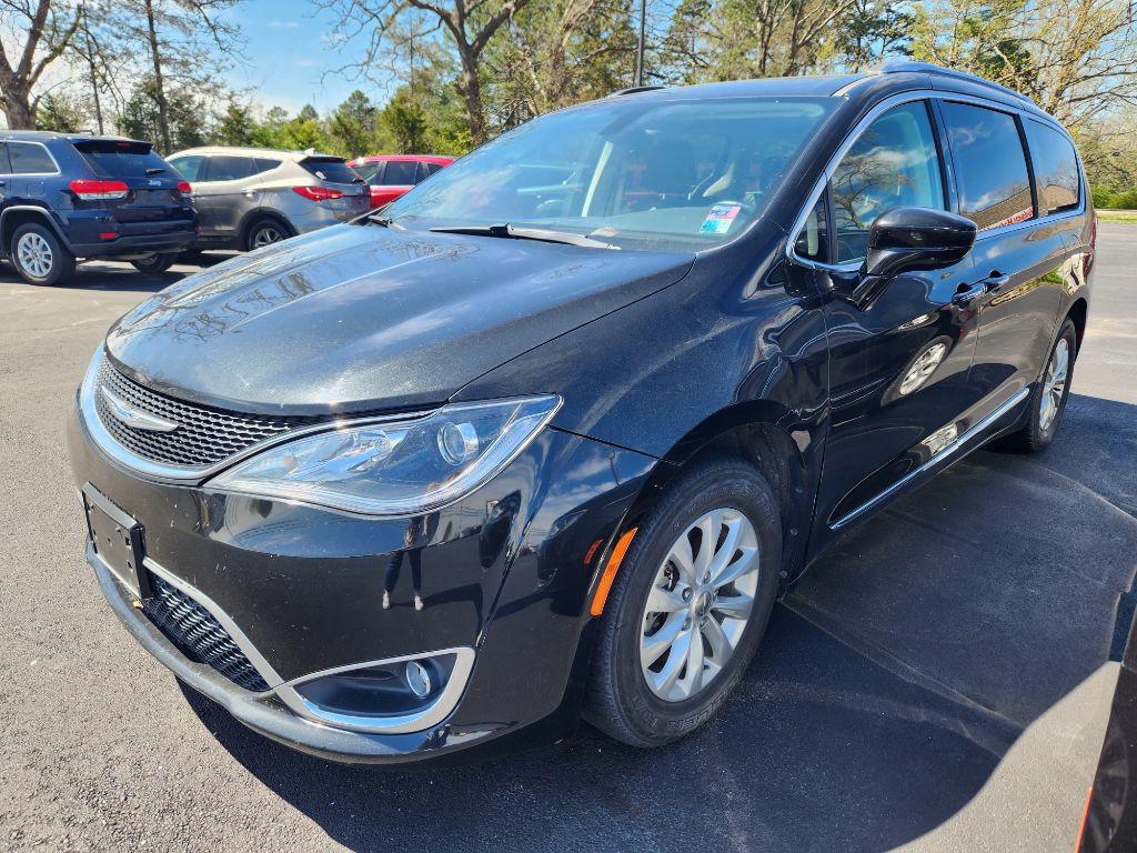 2018 Chrysler Pacifica Image 1