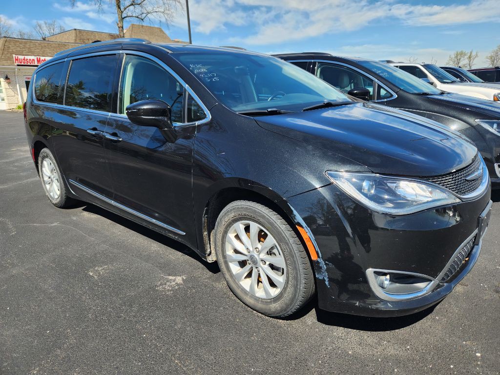 2018 Chrysler Pacifica Image 2