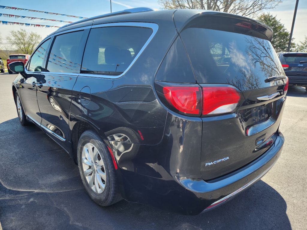 2018 Chrysler Pacifica Image 4