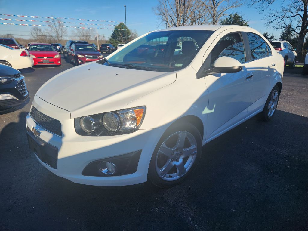 2015 Chevrolet Sonic Image 3