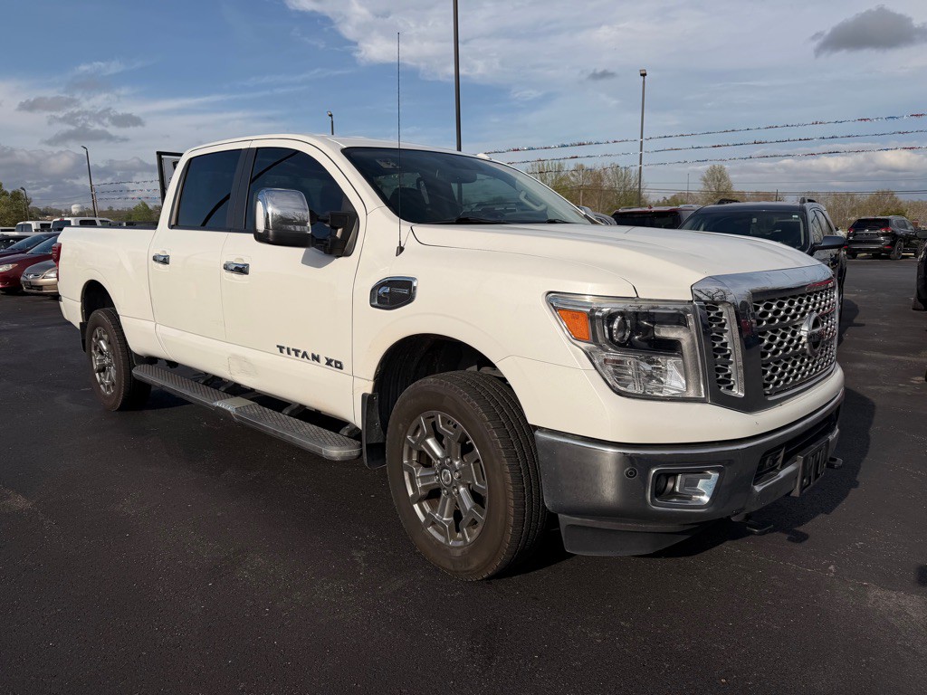 2019 Nissan Titan Image 2