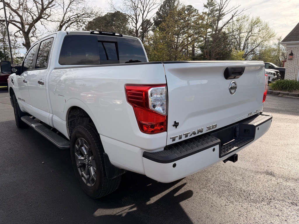 2019 Nissan Titan Image 4