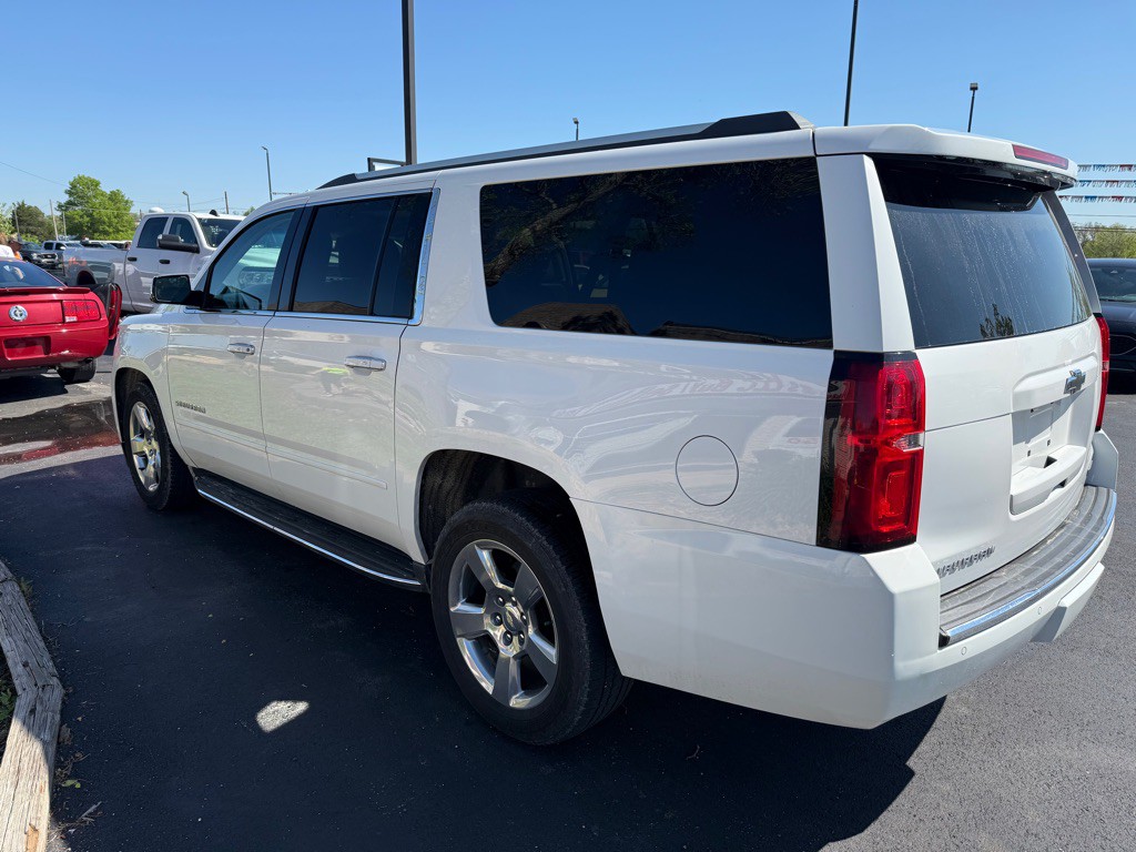2017 Chevrolet Suburban Image 4