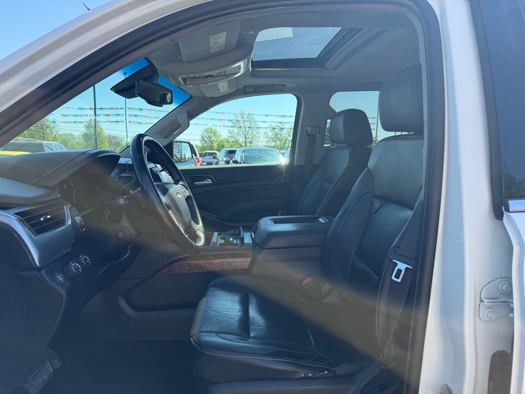 2017 Chevrolet Suburban Image 5