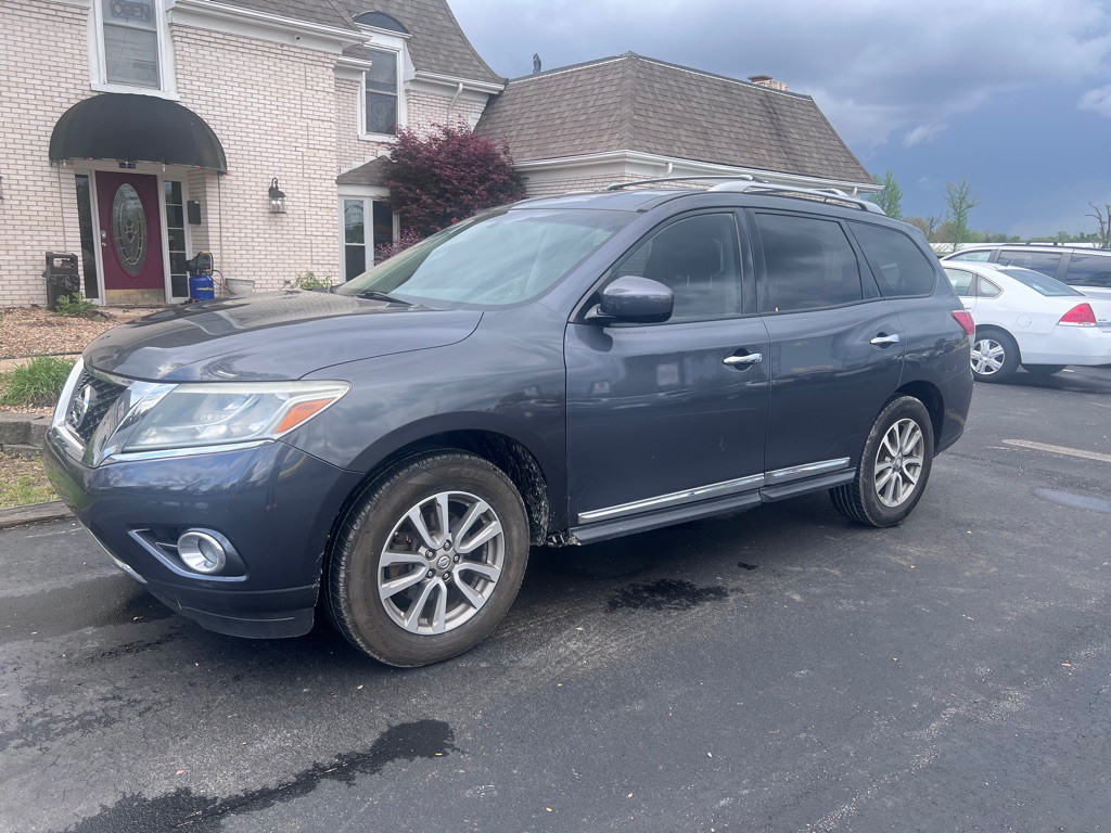 2013 Nissan Pathfinder Image 1