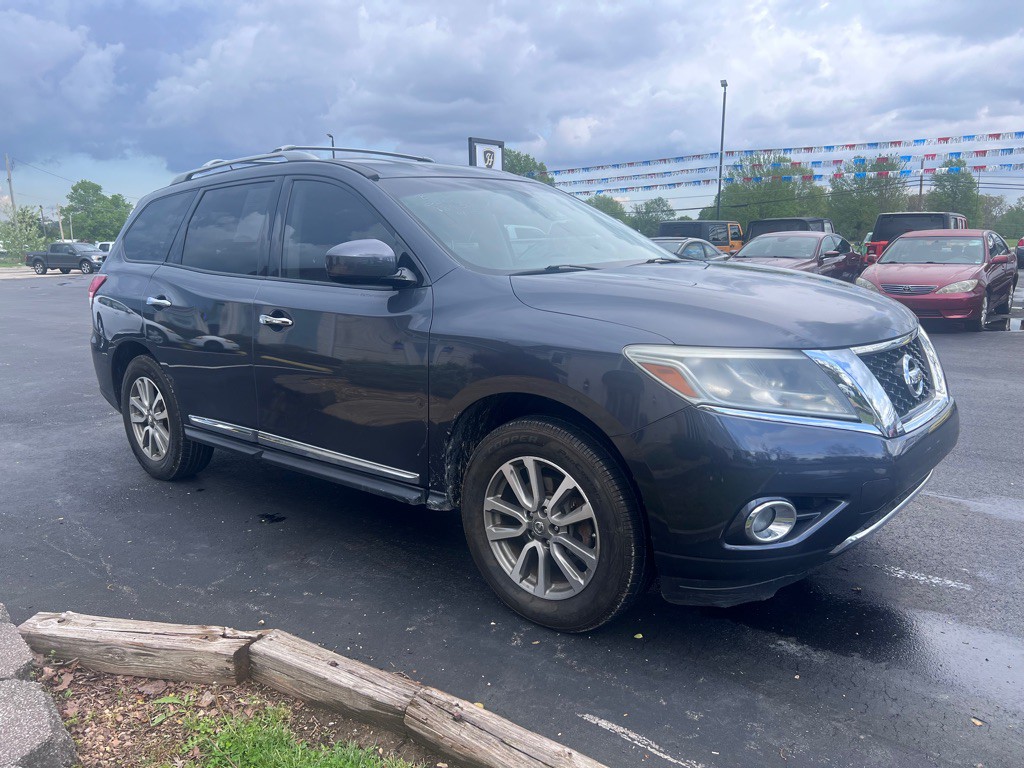 2013 Nissan Pathfinder Image 2