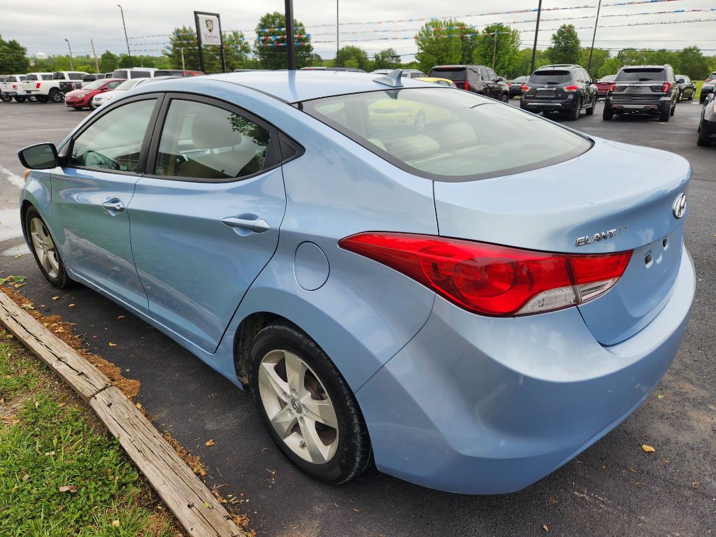 2011 Hyundai Elantra Image 2