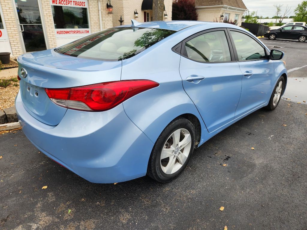 2011 Hyundai Elantra Image 3