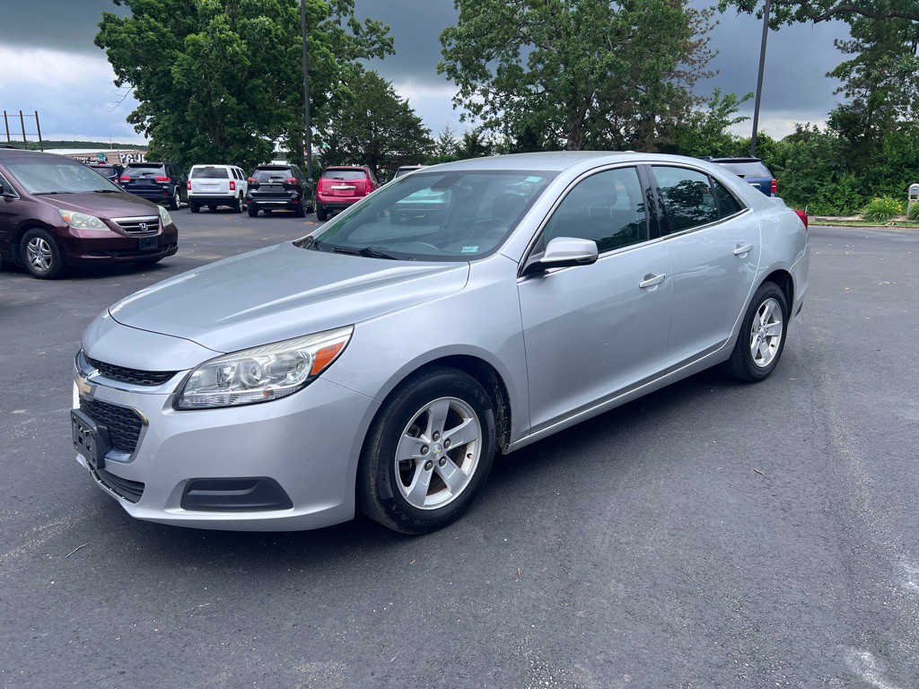 2016 Chevrolet Malibu Image 1