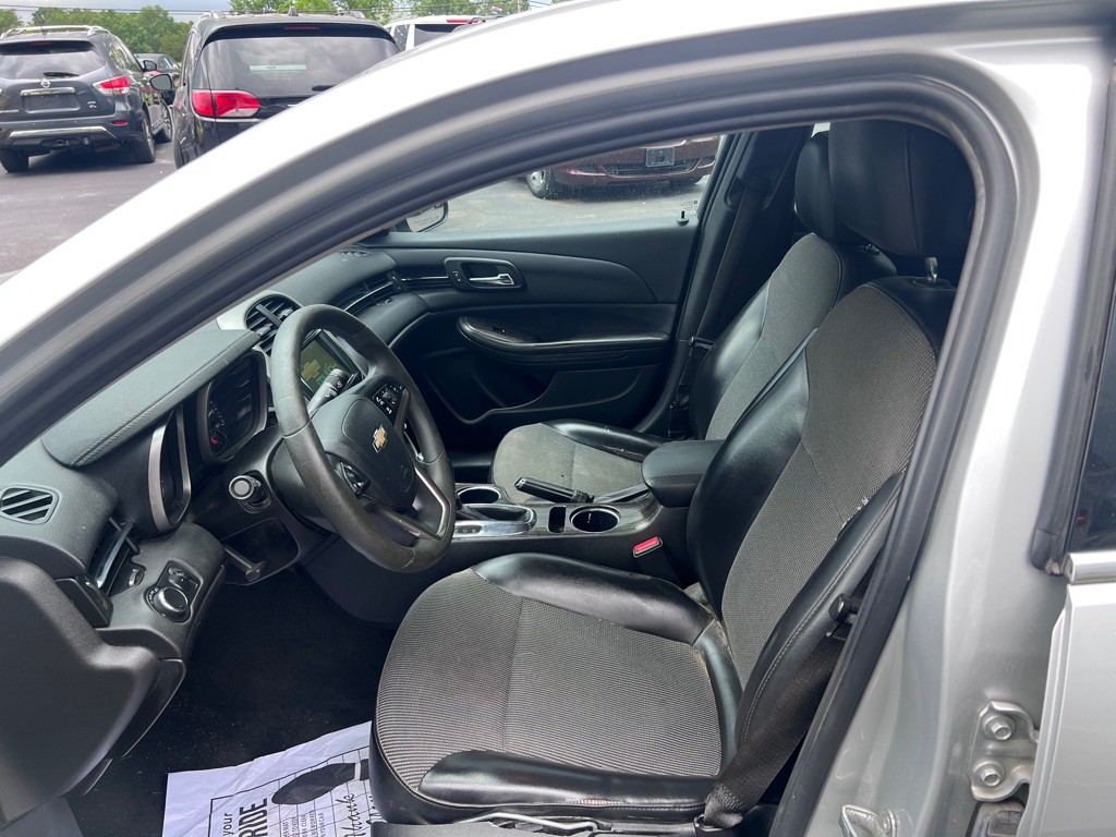 2016 Chevrolet Malibu Image 5