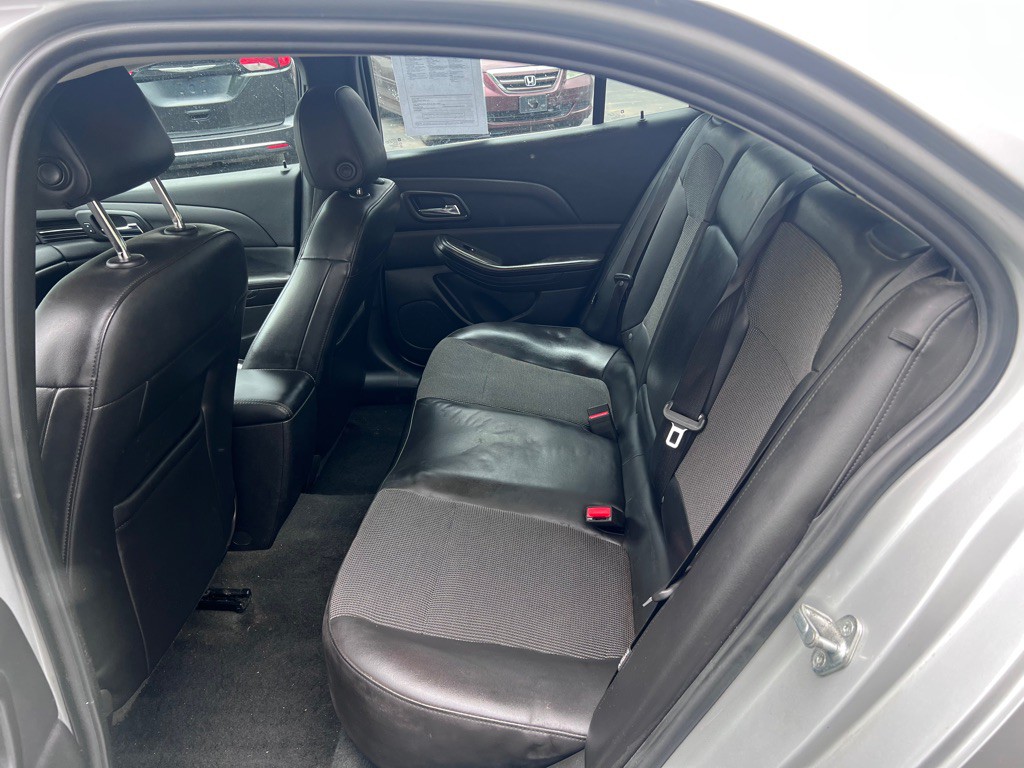 2016 Chevrolet Malibu Image 6