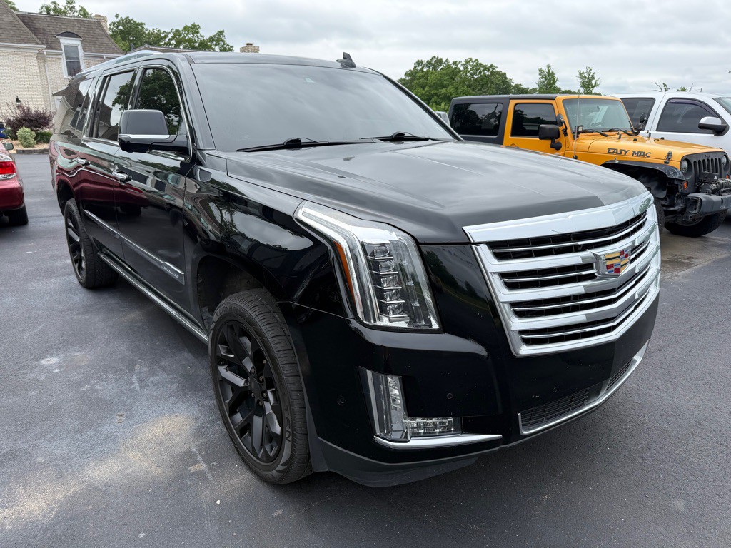 2017 Cadillac Escalade Image 2