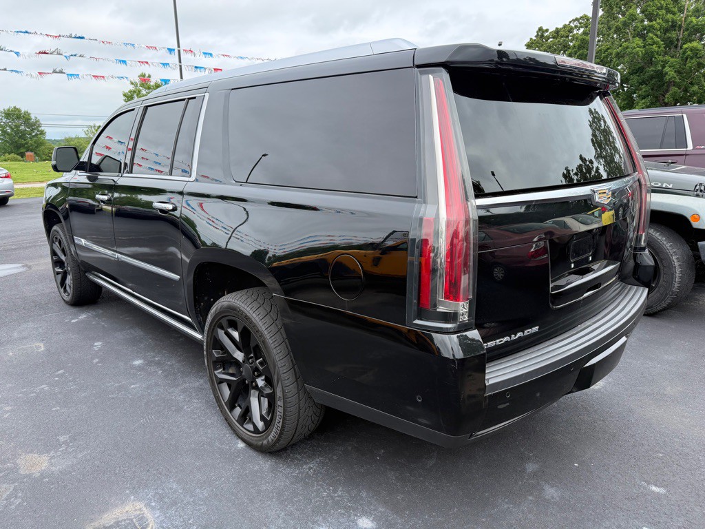 2017 Cadillac Escalade Image 3