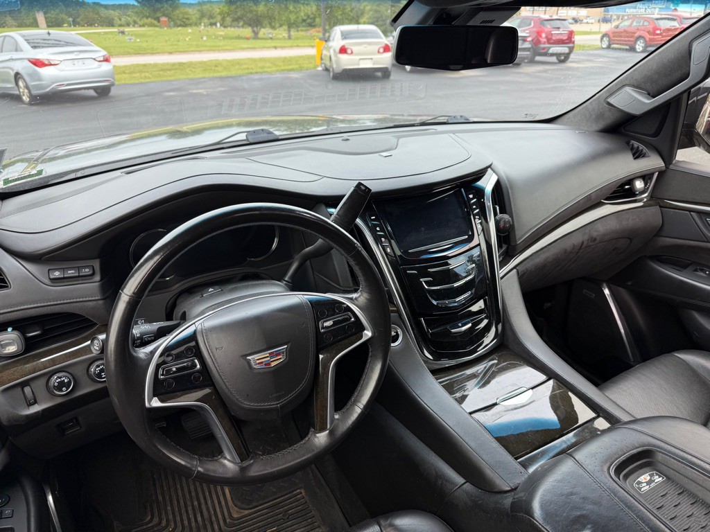 2017 Cadillac Escalade Image 5