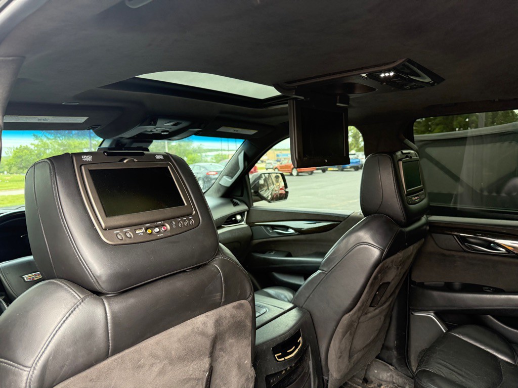 2017 Cadillac Escalade Image 8