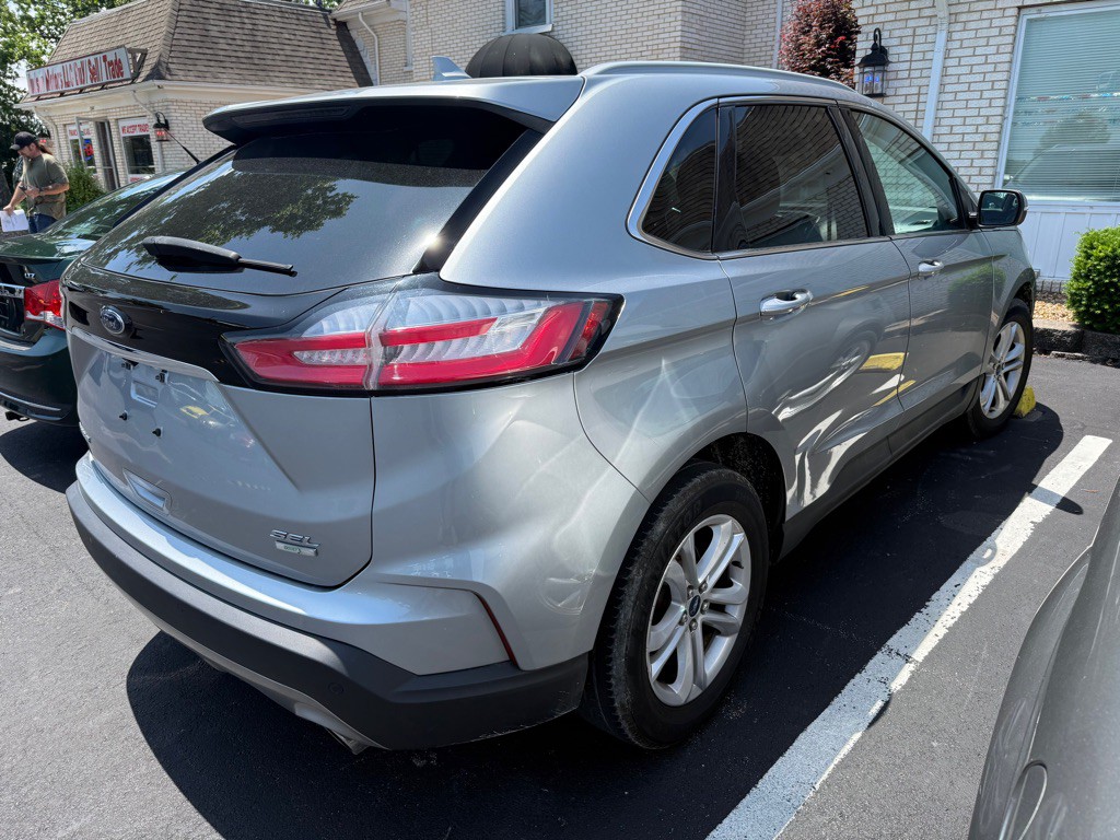 2020 Ford Edge Image 2