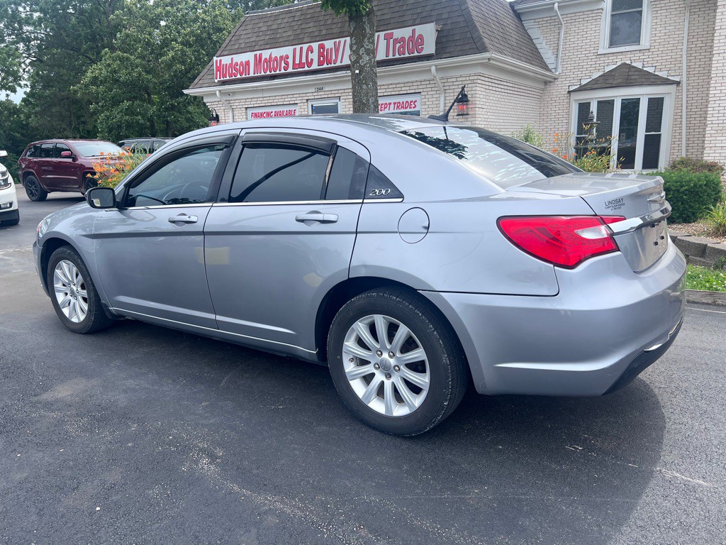 2013 Chrysler 200 Image 3