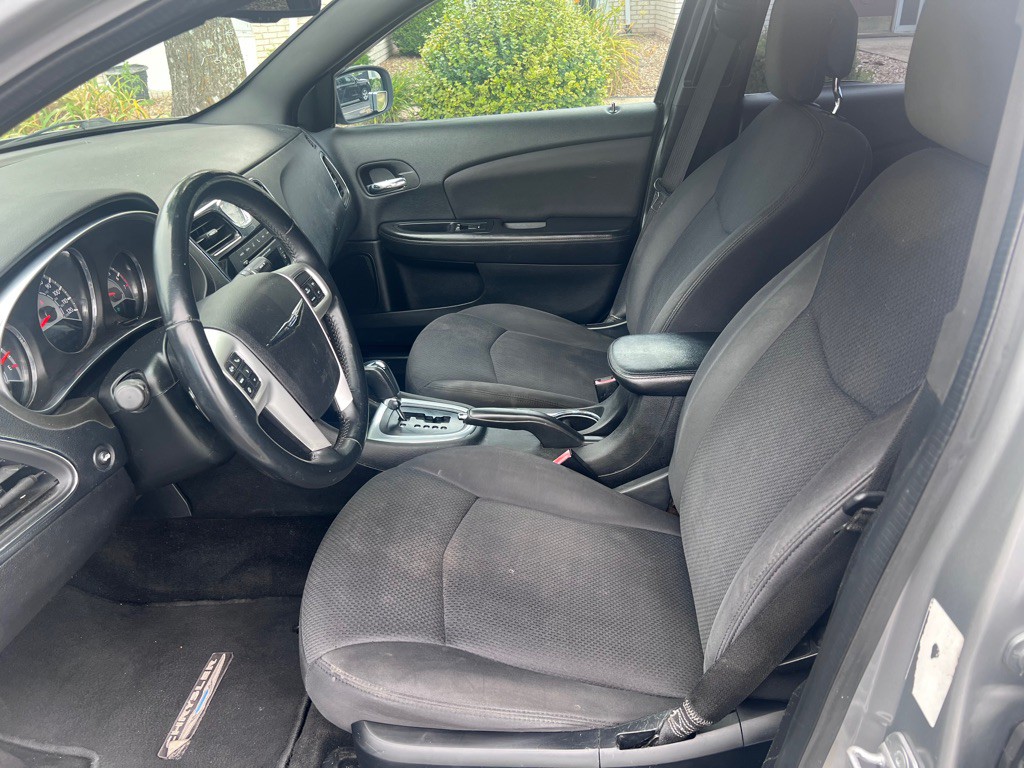 2013 Chrysler 200 Image 5