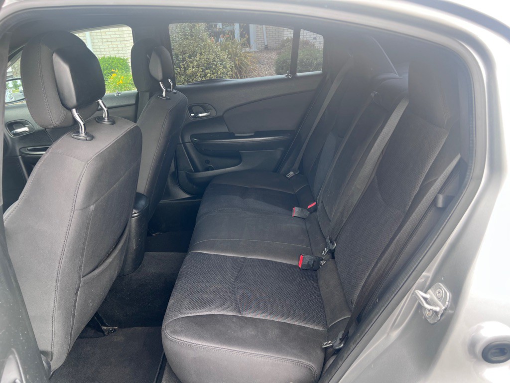 2013 Chrysler 200 Image 6