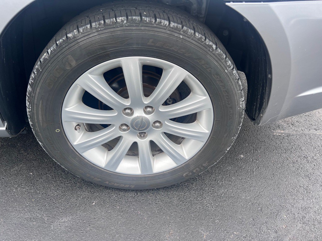 2013 Chrysler 200 Image 8