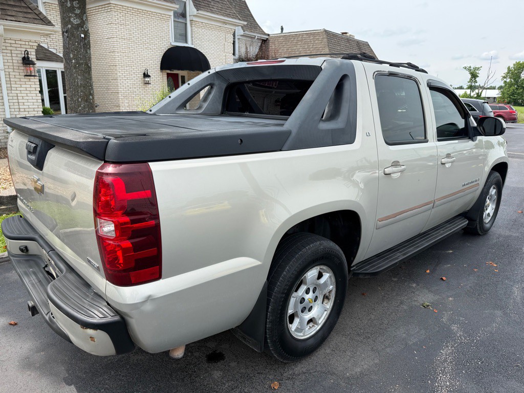 2007 Chevrolet Avalanche Image 1