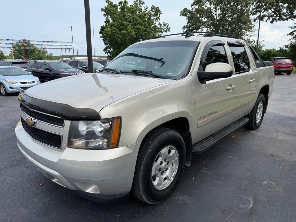 2007 Chevrolet Avalanche Image 2