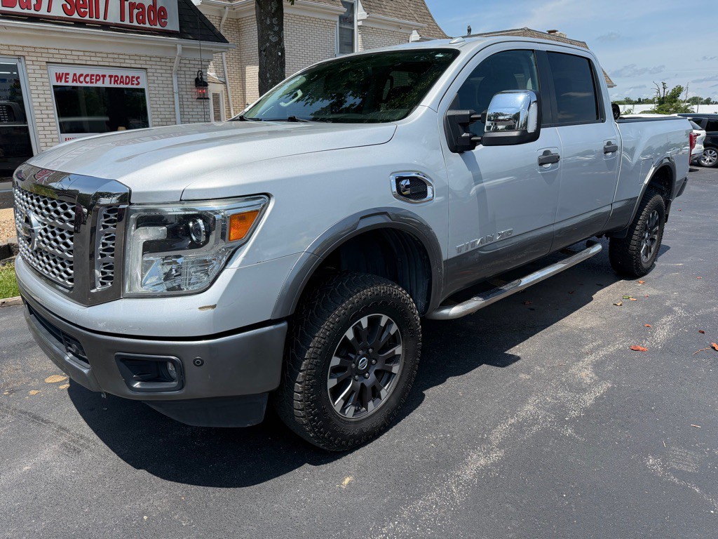 2016 Nissan Titan Image 2