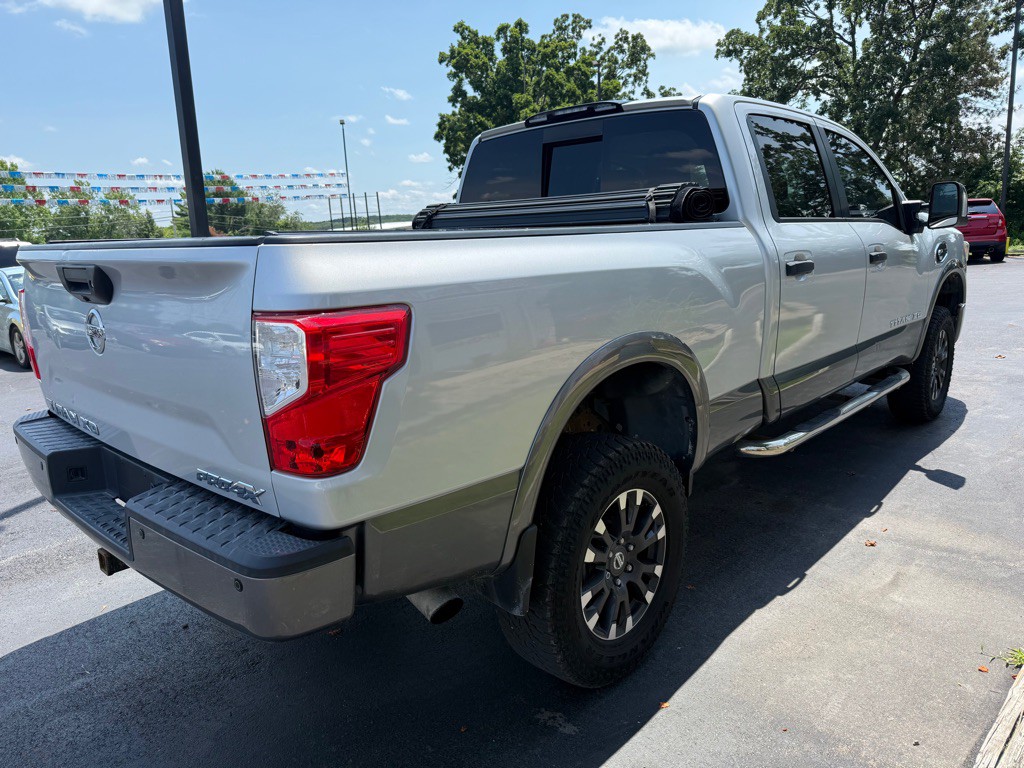 2016 Nissan Titan Image 3