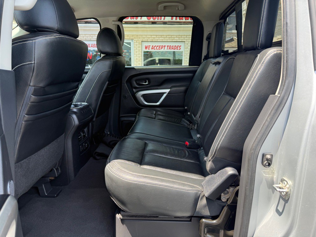 2016 Nissan Titan Image 7