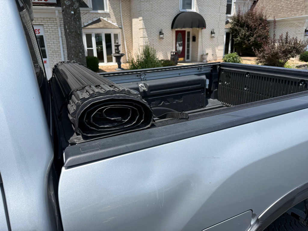 2016 Nissan Titan Image 8