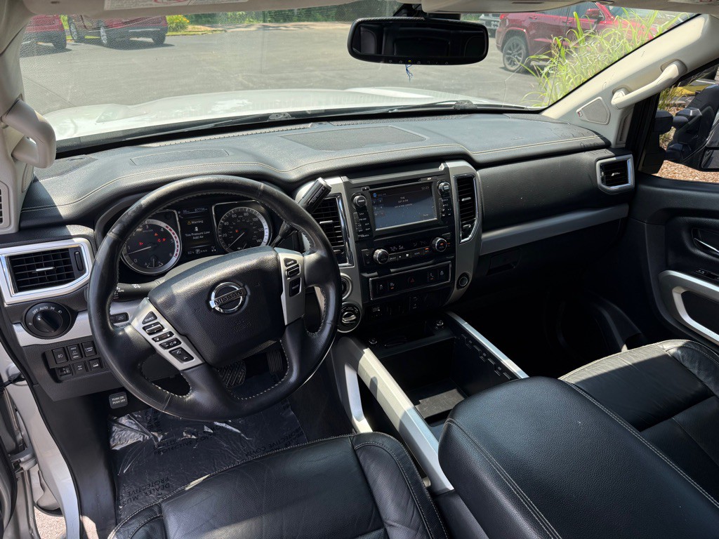 2016 Nissan Titan Image 9