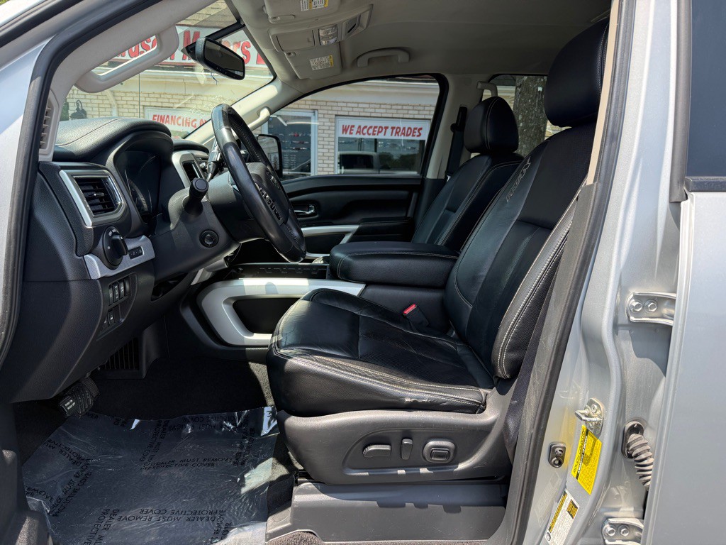2016 Nissan Titan Image 10
