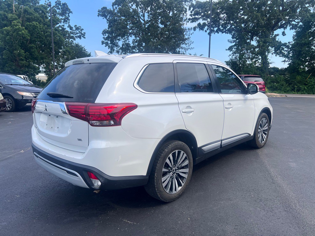 2020 Mitsubishi Outlander Image 2