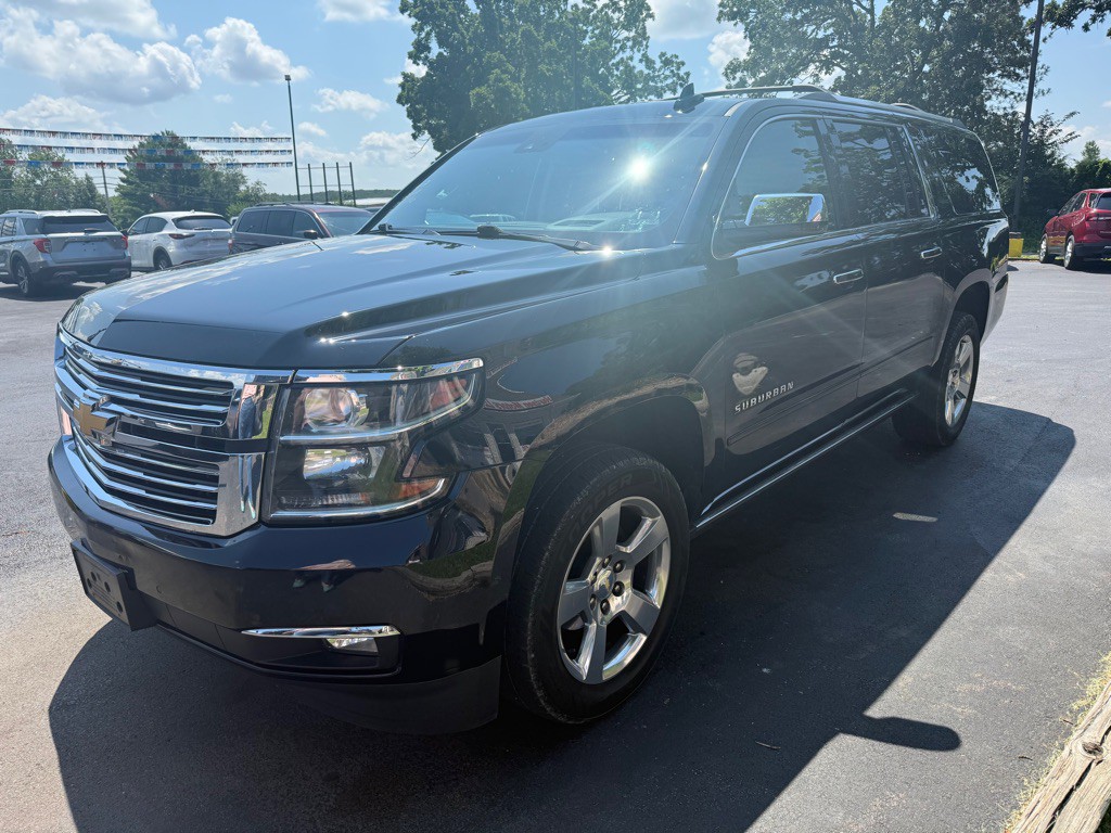 2019 Chevrolet Suburban Image 2