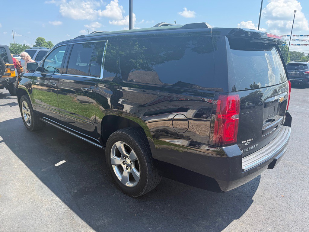 2019 Chevrolet Suburban Image 3