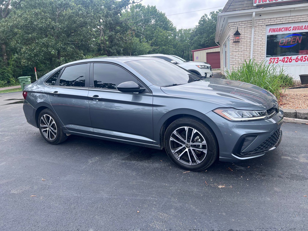 2025 Volkswagen Jetta Image 2