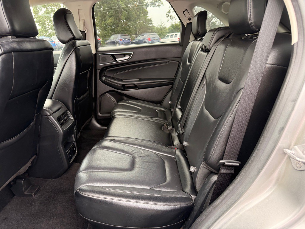 2020 Ford Edge Image 6