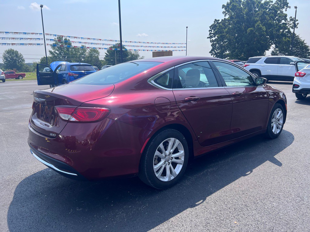 2016 Chrysler 200 Image 3