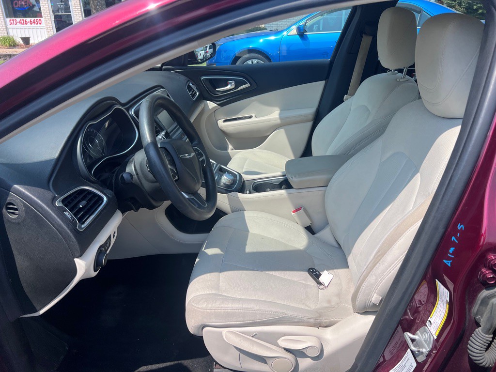 2016 Chrysler 200 Image 5
