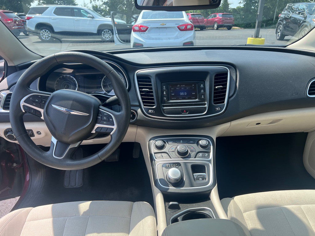 2016 Chrysler 200 Image 7