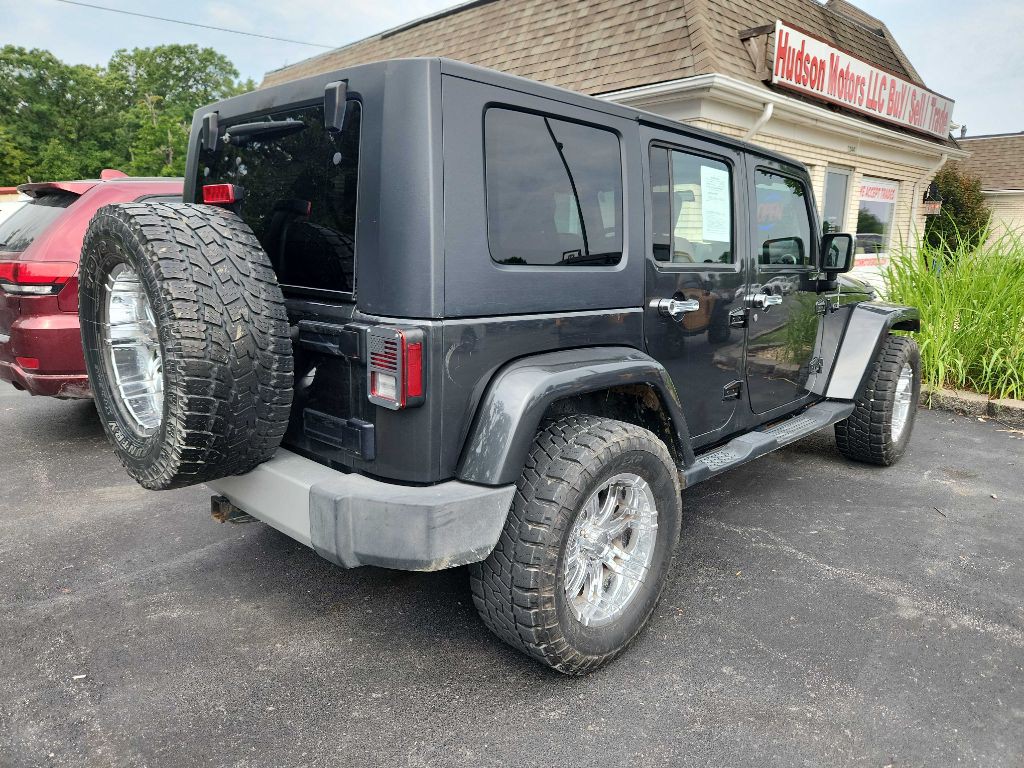 2010 Jeep Wrangler Unlimited Image 2