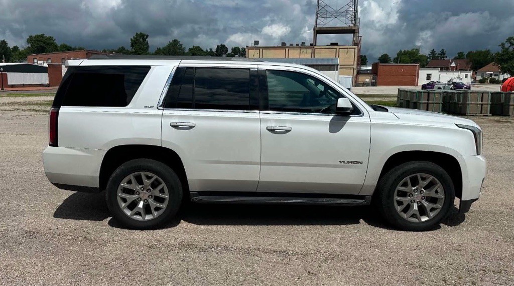 2017 GMC Yukon Image 2