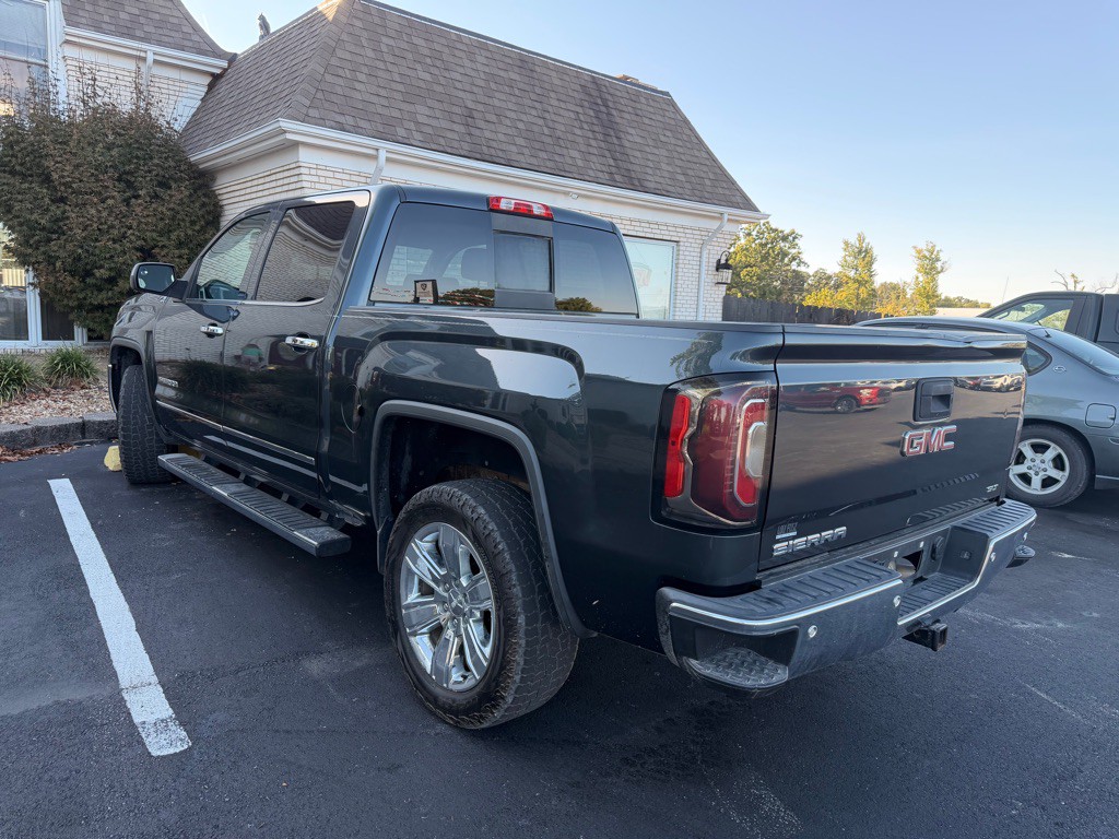 2017 GMC Sierra Image 2