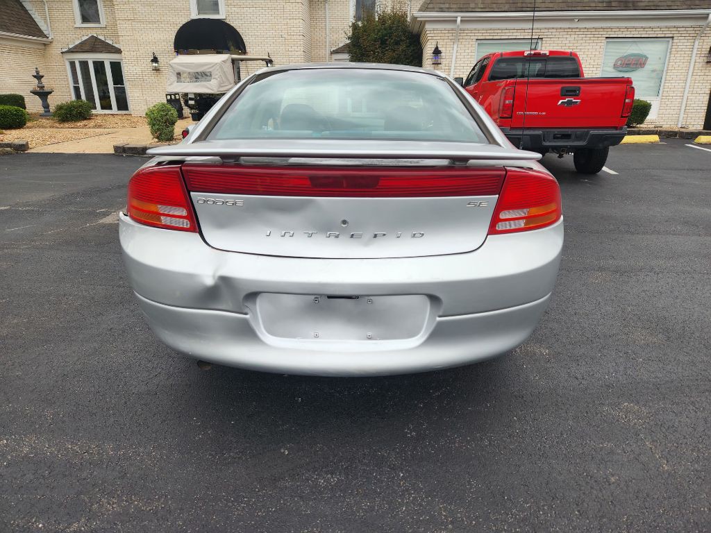2004 Dodge Intrepid Image 3