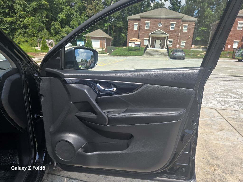 2018 Nissan Rogue Image 12