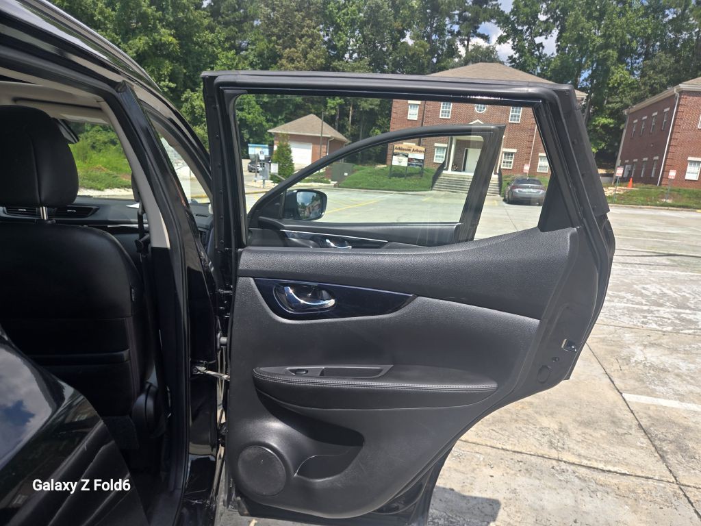 2018 Nissan Rogue Image 14