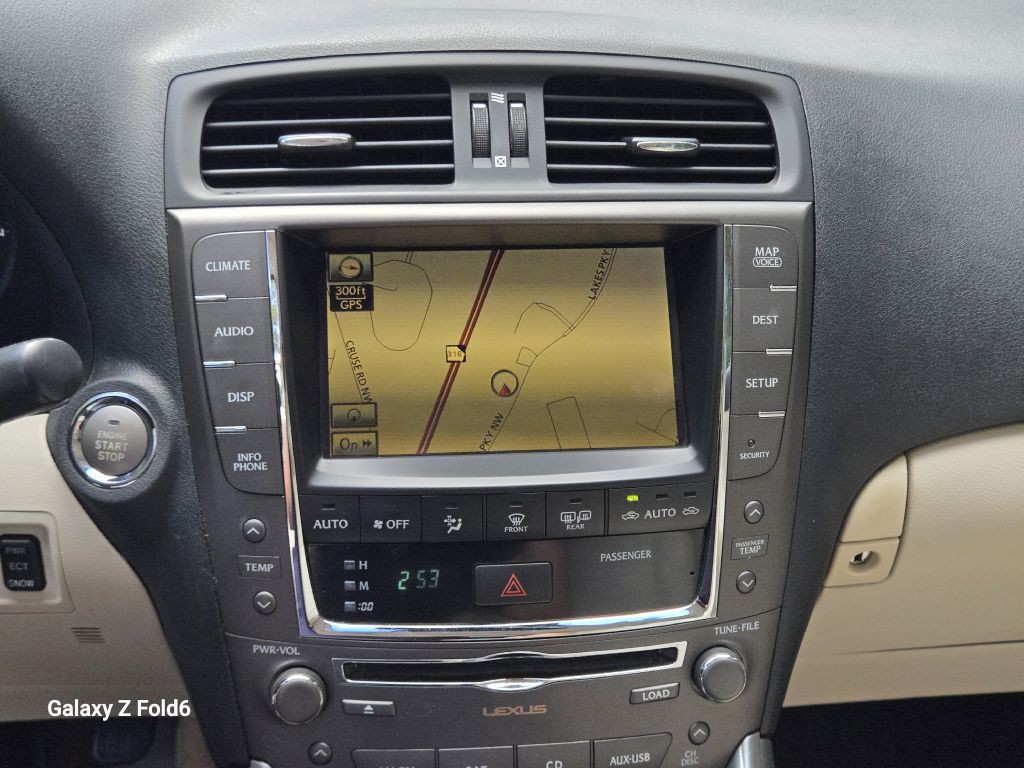 2010 Lexus IS Image 11