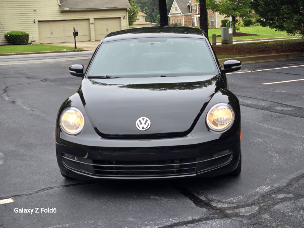 2013 Volkswagen Beetle Image 2