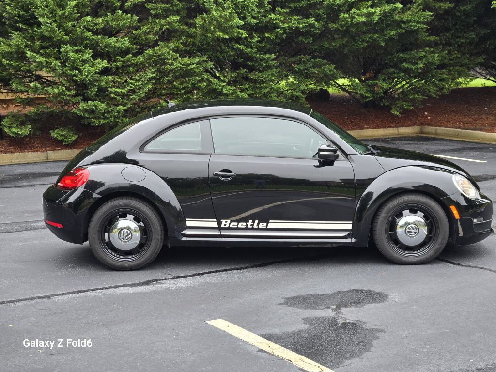 2013 Volkswagen Beetle Image 4